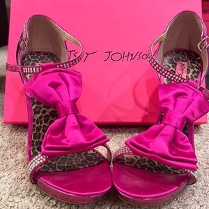 Barbie Stilettos 👠 Betsy Johnson Pink Bow Pumps